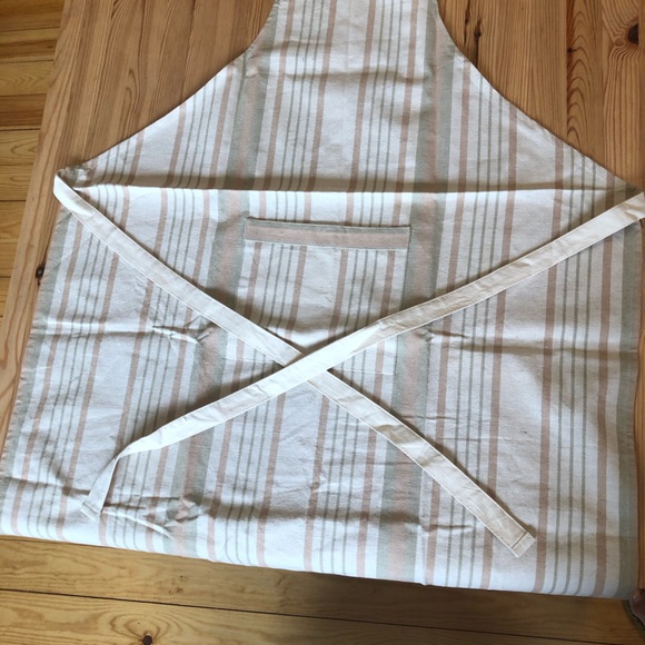 Striped Apron with Pocket - Picture 4 of 4
